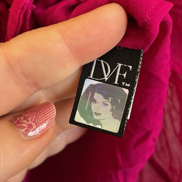 Diane Von Furstenberg Silk Fuscia Lace Up Front Cap Sleeve Blouse size 6 - Picture 7 of 15